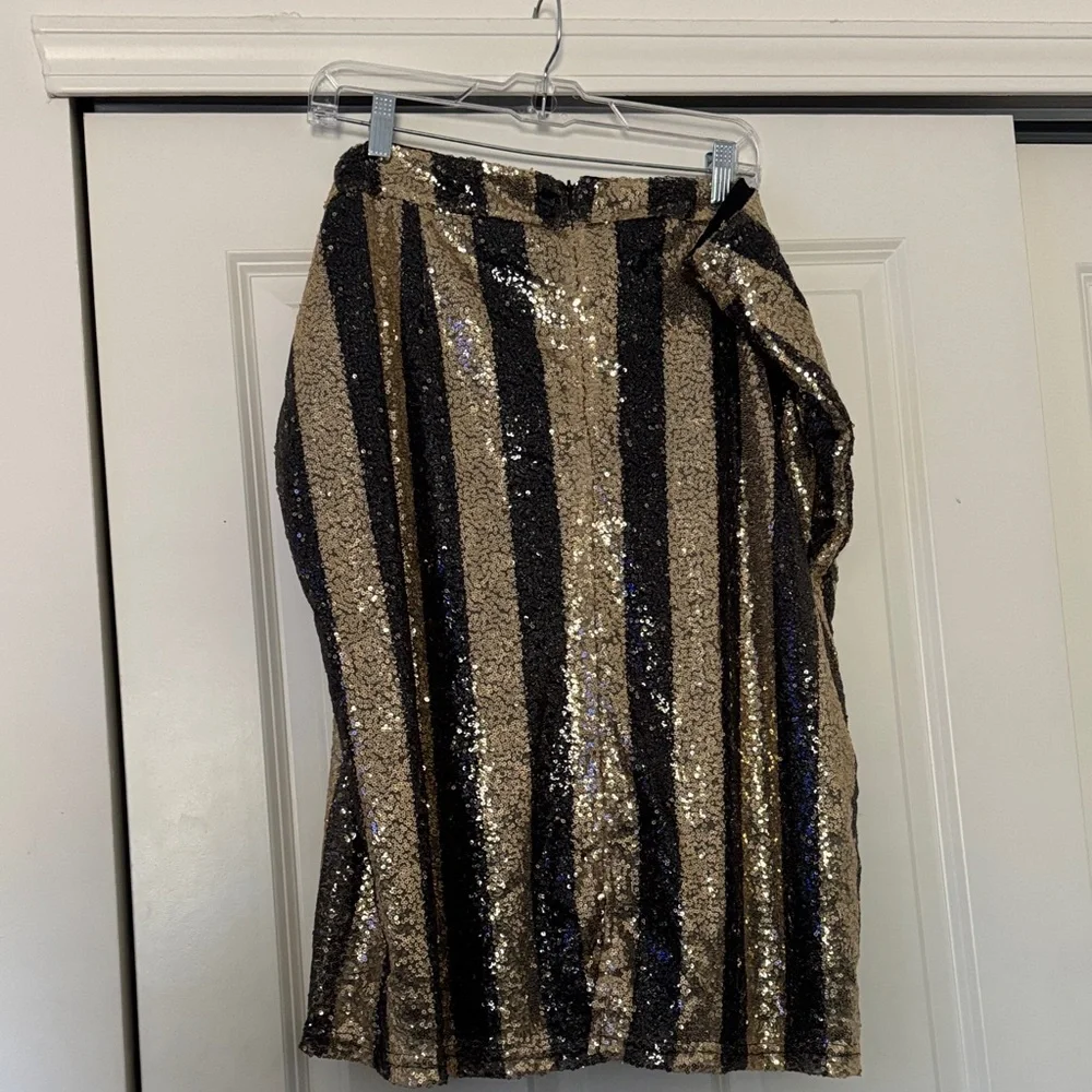 Ashley Stewart Glittering Black and Gold Pencil Skirt